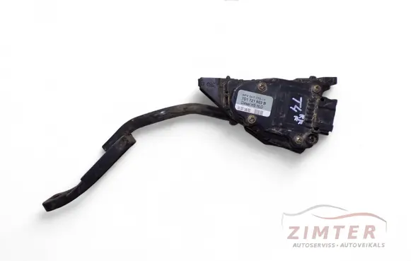 Accelerator throttle pedal