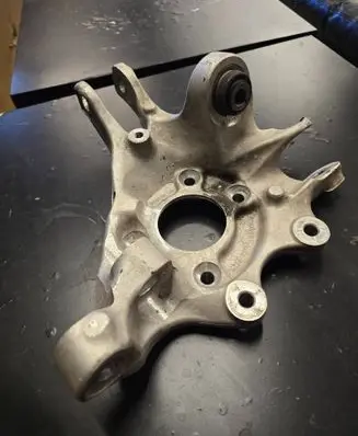 BMW M4 G82 G83 Front wheel hub spindle knuckle 8095658