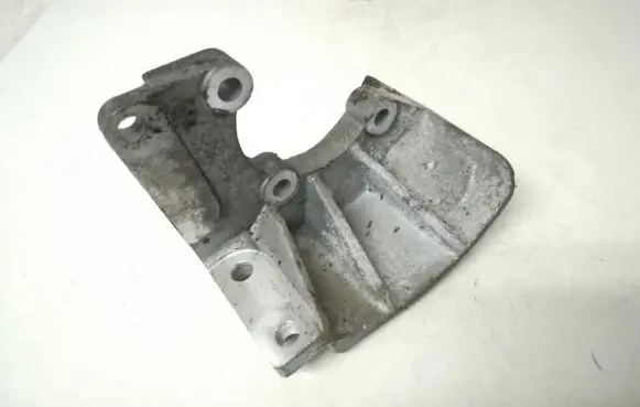 Chevrolet Captiva Engine mounting bracket