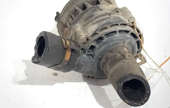 Renault Koleos I Oil filter mounting bracket 