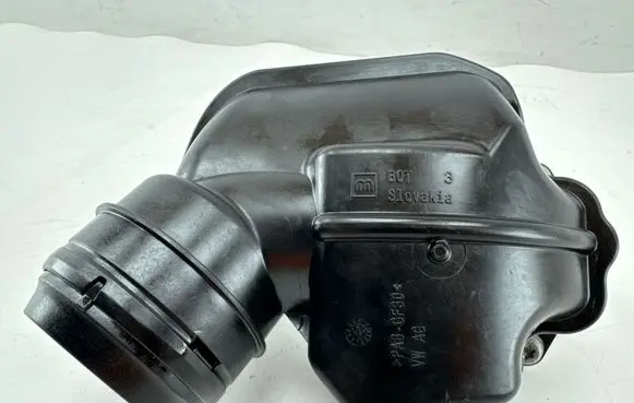 Volkswagen Tiguan Intake resonator 05E129654K