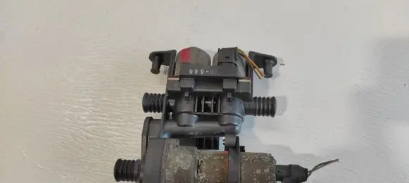 BMW 5 E39 Coolant heater control valve 8372004 1147412119