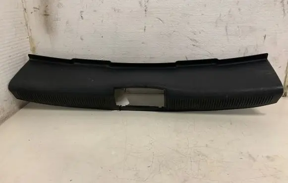 Trunk/boot sill cover protection