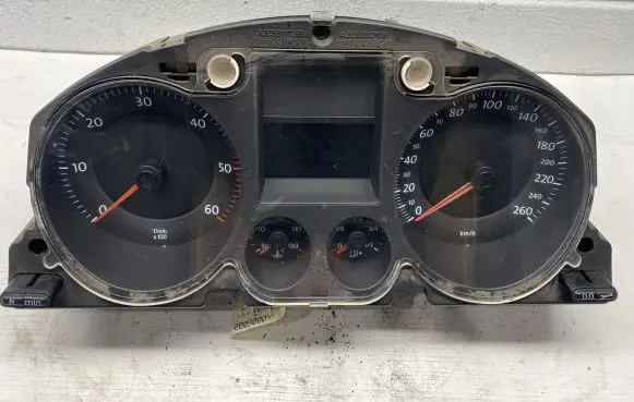 Volkswagen PASSAT B6 Speedometer (instrument cluster) 3C0920852A