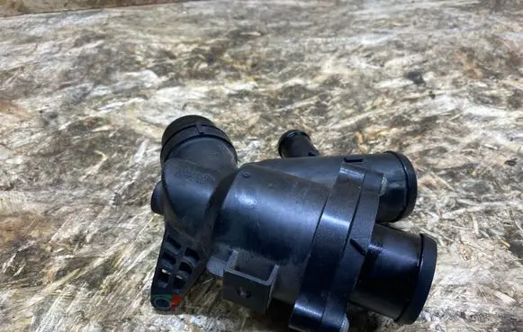 Thermostat/thermostat housing