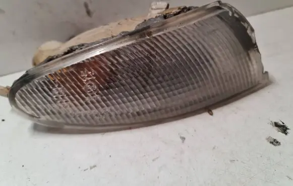Mazda 626 Front fender indicator light 010063 3383 3371