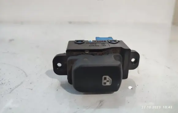 KIA Carens II Electric window control switch