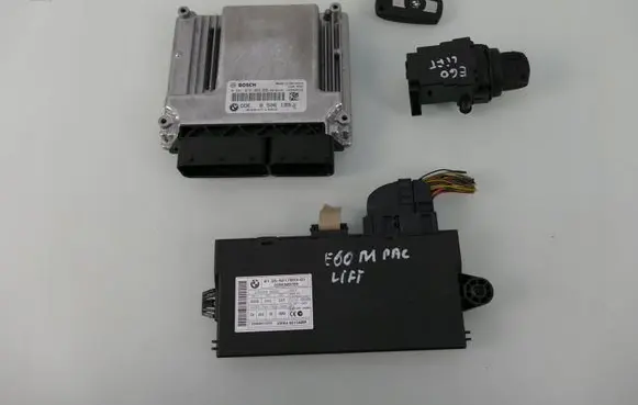 BMW 5 E60 E61 Engine ECU kit and lock set 8506199