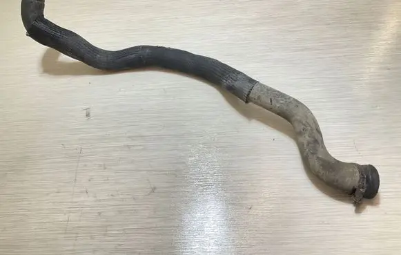Volvo XC90 Engine coolant pipe/hose