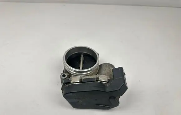 BMW 3 E90 E91 Throttle valve 7561066