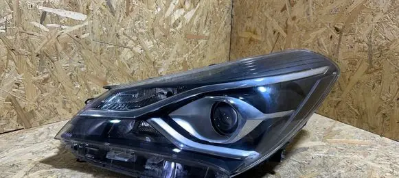 Toyota Yaris Headlight/headlamp E22353