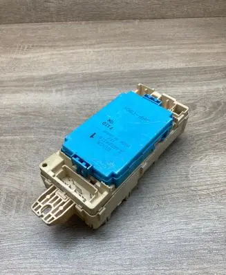 Mitsubishi Galant Fuse module MR243161
