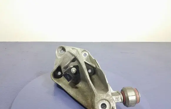 Audi A4 S4 B7 8E 8H Engine mount vacuum valve 6884475