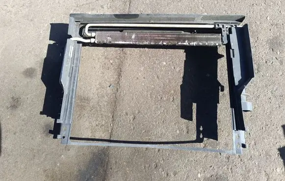 Radiator mount bracket