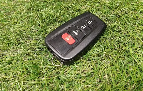 Toyota Camry VIII XV70 Ignition key/card 1551A14FBC