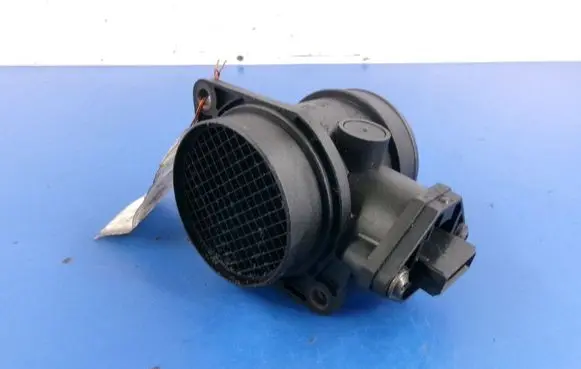 Volkswagen Golf III Mass air flow meter 037906461A