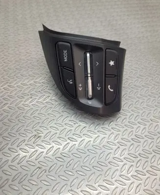 Steering wheel buttons/switches