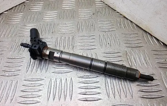 Audi A8 S8 D3 4E Fuel injector 057130277AD 0445115041