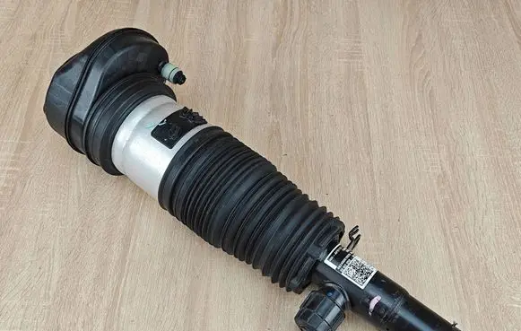 BMW X6 G06 Front shock absorber/damper 6892426