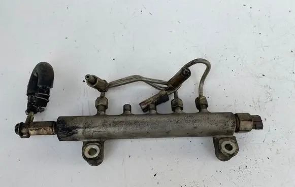 Nissan Primera Fuel main line pipe
