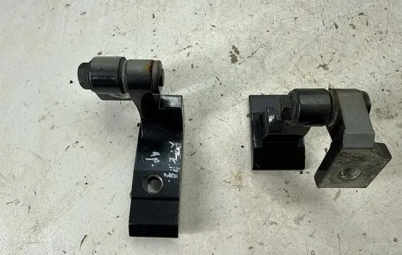 Rear door hinge set