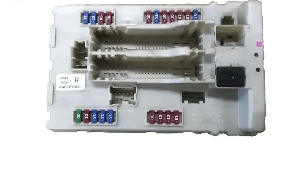 Nissan Murano Z51 Fuse module 284B71BY0A J0044