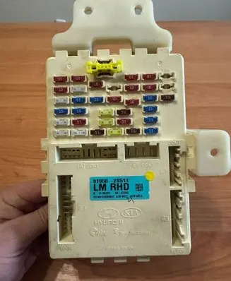 Hyundai ix35 Fuse module 919502S511 J1185297 H2S90842