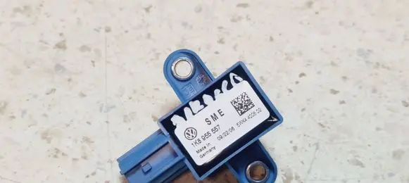 Volkswagen Scirocco Airbag deployment crash/impact sensor 1K8955557 5WK4400802