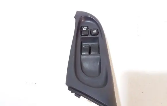 Nissan Almera N16 Electric window control switch