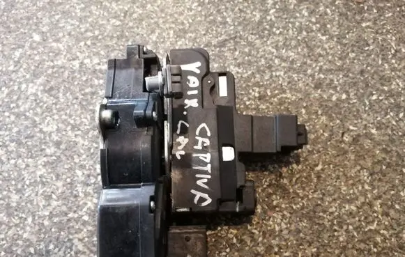 Chevrolet Captiva Rear door lock