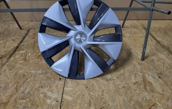 Tesla Model Y Voltmeter 