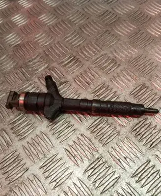 Toyota Avensis T250 Fuel injector 236700G010