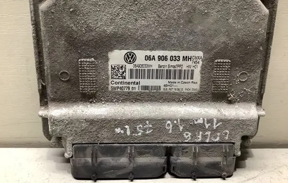 Volkswagen Golf VI Engine control unit/module 06A906033MH 5WP40779