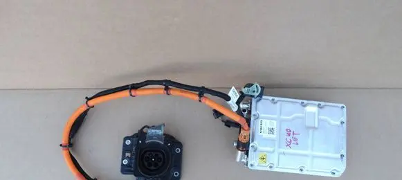 Volvo XC40 Combustion control unit/module 32383456