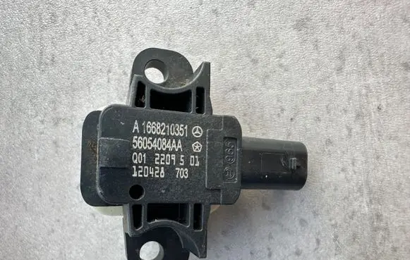 Mercedes-Benz ML W166 Airbag deployment crash/impact sensor A1668210351