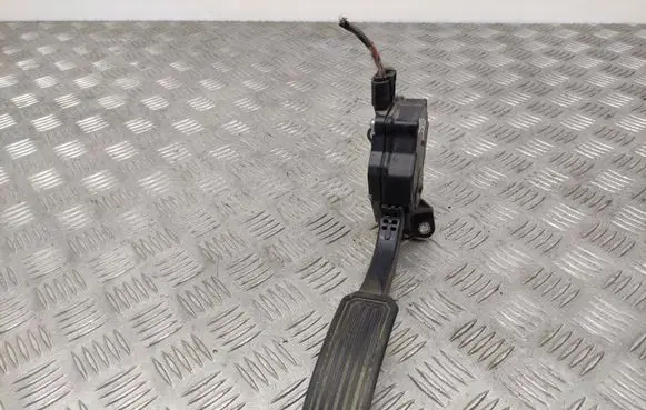 Toyota RAV 4 (XA30) Accelerator throttle pedal 7811042010
