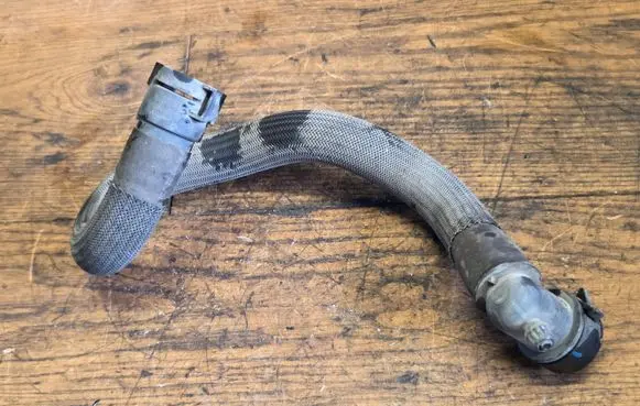 Engine coolant pipe/hose