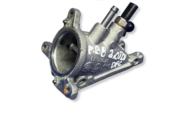 Volkswagen PASSAT B8 Throttle valve 04L126637A