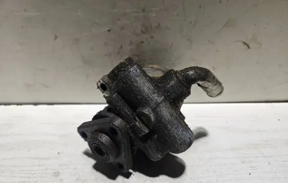 Ford Escort Power steering pump 7849701