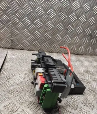 Mercedes-Benz C W204 Fuse module 2049060105
