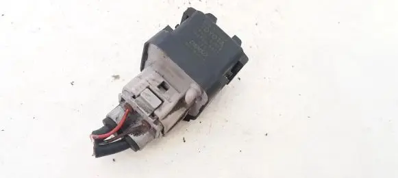 Toyota Avensis T250 Glow plug pre-heat relay 2861067010 156700-0671