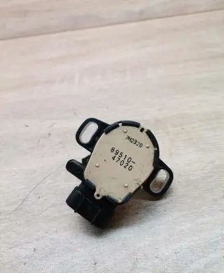 Toyota Avensis T270 Throttle valve position sensor 8951047020