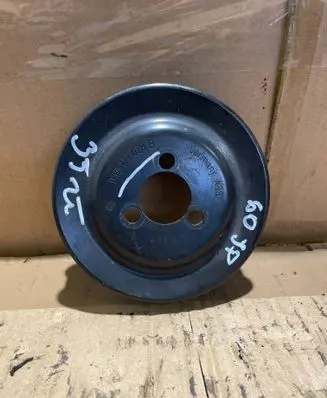 Volkswagen Polo IV 9N3 Water pump pulley 03D121028B