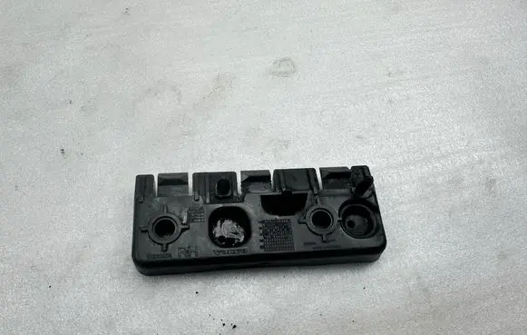 Volvo XC90 Fender mounting bracket 31378135