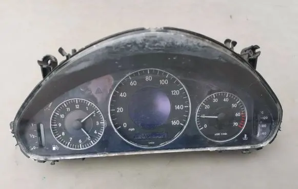 Mercedes-Benz E W211 Speedometer (instrument cluster)