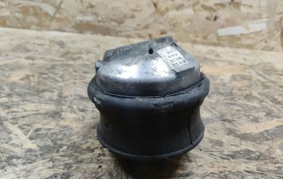 Mercedes-Benz E AMG W211 Engine mount bracket 3618932 3618134