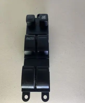 Nissan Primera Electric window control switch 25401AV640 C8DD702N