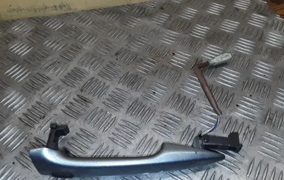Lexus IS 200-300 Front door exterior handle NOCODE