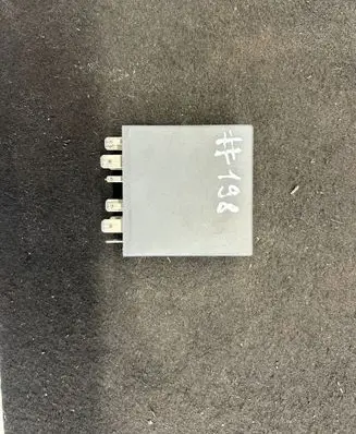 Volkswagen PASSAT B5.5 Window wiper relay 1J0955531