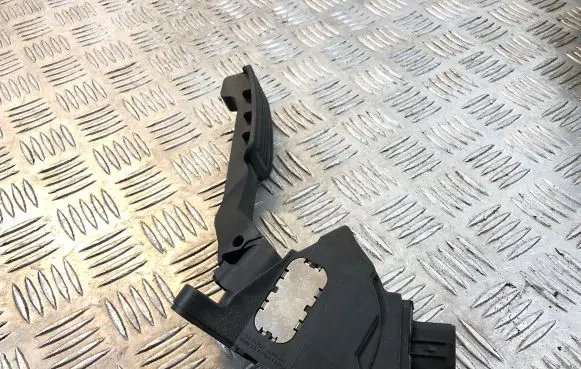 Toyota Yaris Accelerator throttle pedal 781100D010 09064A